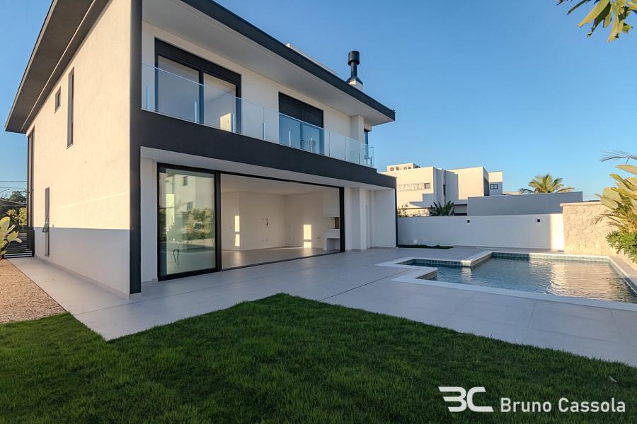 NOVA COM PISCINA, DIFERENCIADA 1