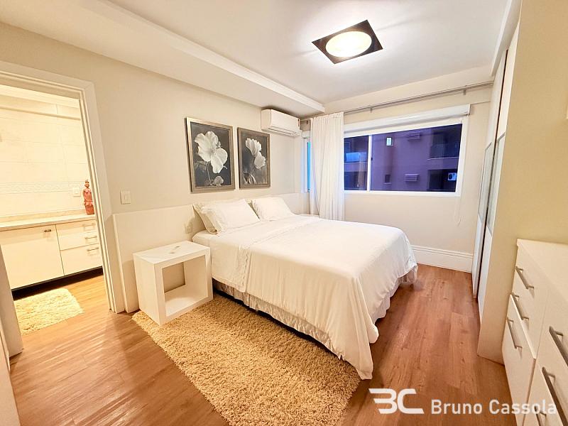 FRENTE MAR COM 4 SU�TES 8