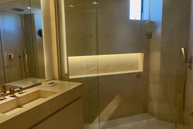 FRENTE MAR, COBERTURA DUPLEX, MOBILIADO.