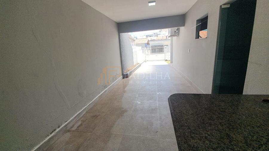 CASA PROXIMO A AVENIA DOS ESTADOS — foto 12