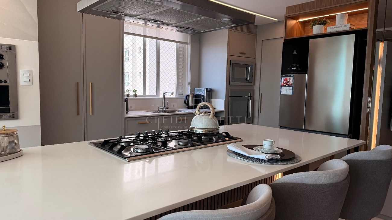 Apartamento 3 suítes na Fazenda Itajaí