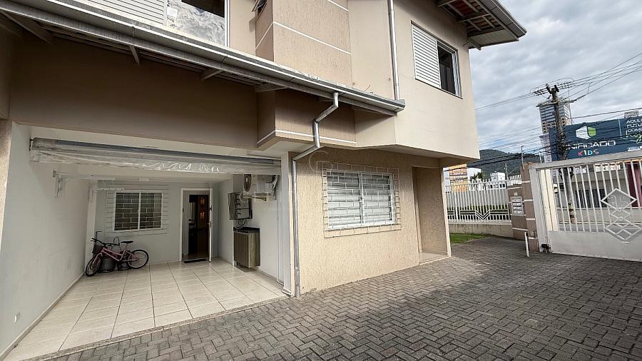 Sobrado no bairro Fazenda Itajai