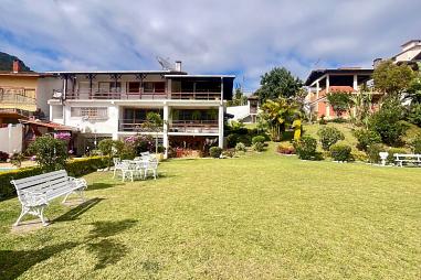 Casa com 5 quartos à venda, 342m², 4 banheiros, 3 garagens - Jardim Cascata - Teresópolis