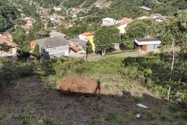 TERRENO DECLIVE EM CONDOMÍNIO