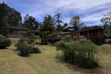 Charmosa casa estilo sítio no Comary!