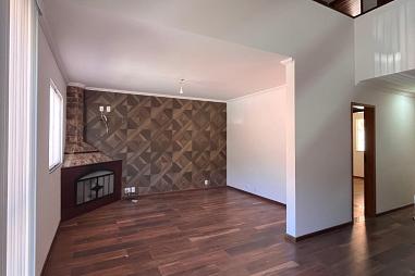 Casa 3 quartos (1 suíte) com piscina, churrasqueira em condomínio fechado