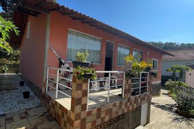 Excelente casa em condomínio no vale Alpino