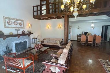 Charmosa casa retrô.