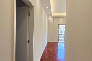 Apê 2 quartos varanda com dependência reformado!