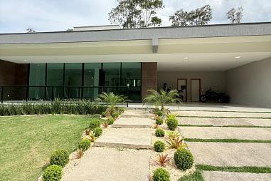 LINDA CASA LINEAR EM CONDOMINIO DE ALTO PADRÃO
