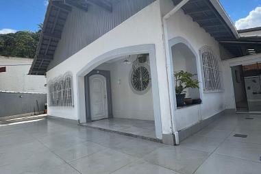 Belíssimo imóvel fora de condomínio.