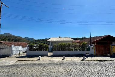 Excelente propriedade com duas casas.