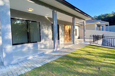 Casa com 4 quartos à venda, 220m², 3 banheiros, 4 garagens - Quebra Frascos - Teresópolis
