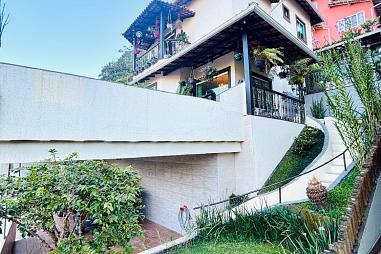 Casa em Condomínio com 4 quartos à venda, 178m², 3 banheiros, 2 garagens - Vargem Grande - Teresópolis