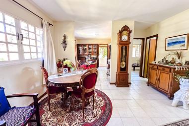 Casa em condomínio com 05 Quartos