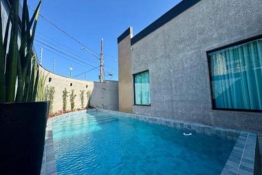 EXCELENTE CASA, AMPLA E FINO ACABAMENTO