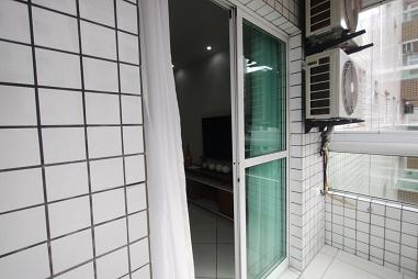 BELÍSSIMO APARTAMENTO, À 100M DO MAR E LAZER COMPLETO