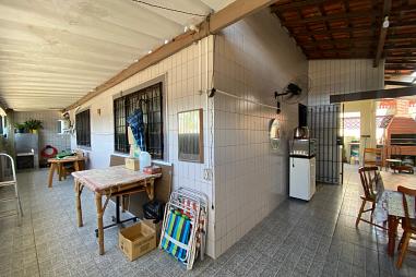 BELÍSSIMA CASA, AMPLA E À 900M DO MAR