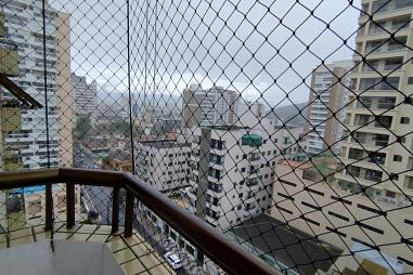 BELÍSSIMO APARTAMENTO, À 700 METROS DO MAR