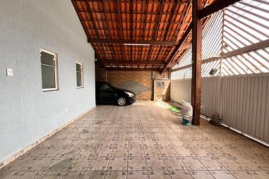 EXCELENTE CASA, AMPLA E À 350M DO MAR