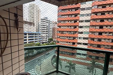 BELÍSSIMO APARTAMENTO, AMPLO E À 200M DO MAR