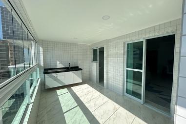 BELÍSSIMO APARTAMENTO, À 50m DO MAR E LAZER COMPLETO