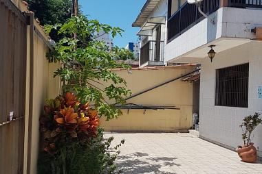 BELÍSSIMO SOBRADO, AMPLO E FINO ACABAMENTO