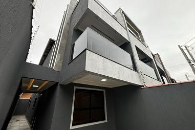 BELÍSSIMA CASA GEMINADA  DE ALTO PADRÃO