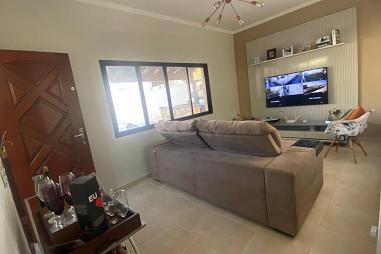 BELÍSSIMA CASA COM ACABAMENTO FINO COM PISCINA PRIVATIVA