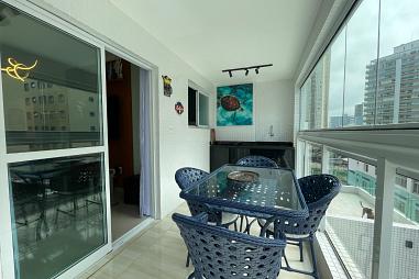 EXCELENTE APARTAMENTO, À 100m DO MAR E LAZER