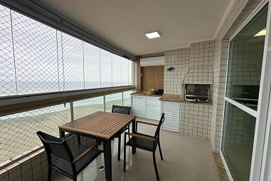EXCELENTE APARTAMENTO, À 30M DO MAR E LAZER COMPLETO