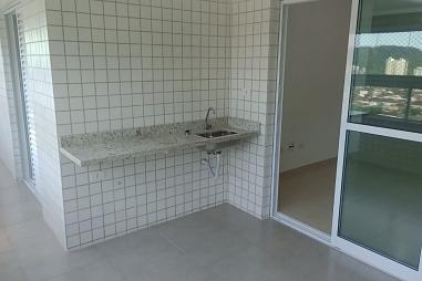 BELÍSSIMO APARTAMENTO, À 800m DO MAR E LAZER COMPLETO