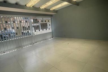 BELÍSSIMA CASA, AMPLA E À 100M DO MAR