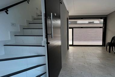 BELÍSSIMA CASA, AMPLA  E FINO ACABAMENTO