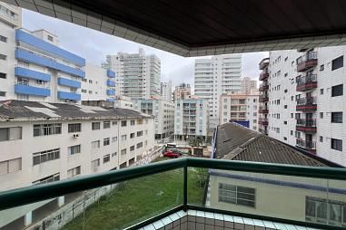 BELÍSSIMO APARTAMENTO, À 100M DO MAR