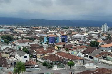 BELÍSSIMO APARTAMENTO, LAZER E À 150M DO MAR