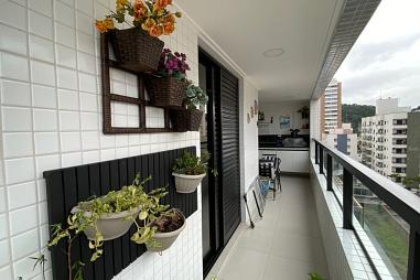 BELÍSSIMO APARTAMENTO, À 700M DO MAR E LAZER COMPLETO