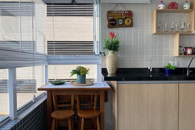 EXCELENTE APARTAMENTO A 100M DO MAR E COM AREA DE LAZER COMPLETO