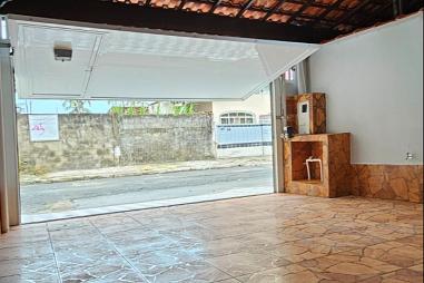 INCRIVEL CASA, FINO ACABAMENTO E À 80M DO MAR