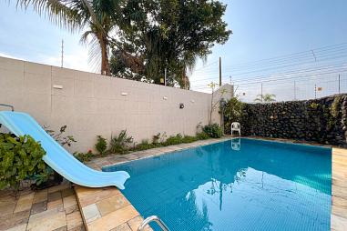 EXCELENTE CASA, AMPLA E COM ÁREA GOURMET