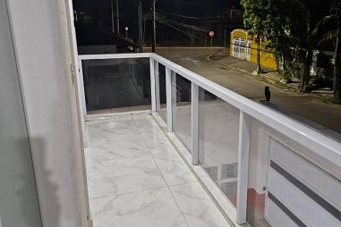 EXCELENTE CASA EM CONDOMÍNIO, FINO ACABAMENTO E À 450M DO MAR