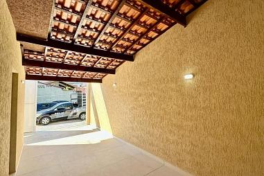 BELÍSSIMA CASA, FINO ACABAMENTO E À 900M DO MAR