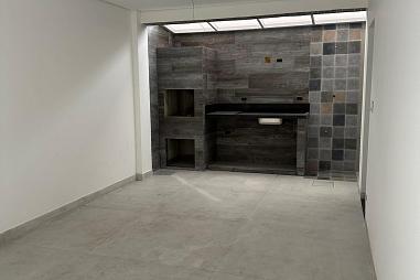 EXCELENTE TRIPLEX EM CONDOMÍNIO, FINO ACABAMENTO E À 700M DO MAR