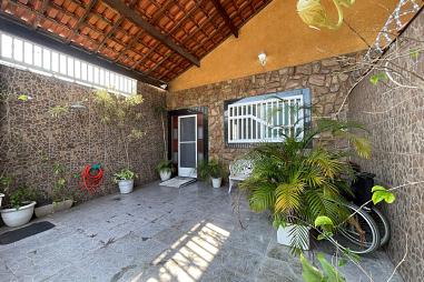 BELÍSSIMA CASA GEMINADA, AMPLA E À 950M DO MAR