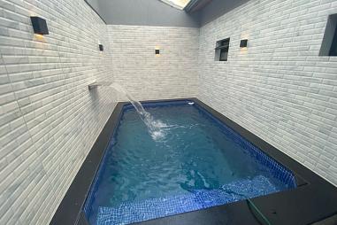 EXCELENTE CASA, FINO ACABAMENTO E À 280M DO MAR