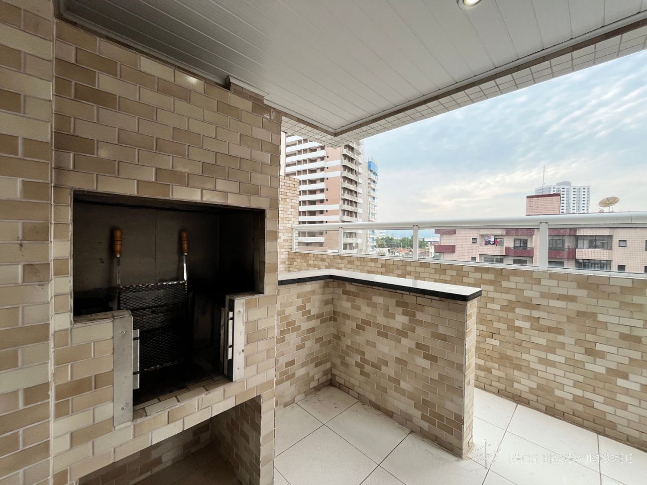 EXCELENTE APARTAMENTO A 300M DO MAR COM LAZER COMPLETO