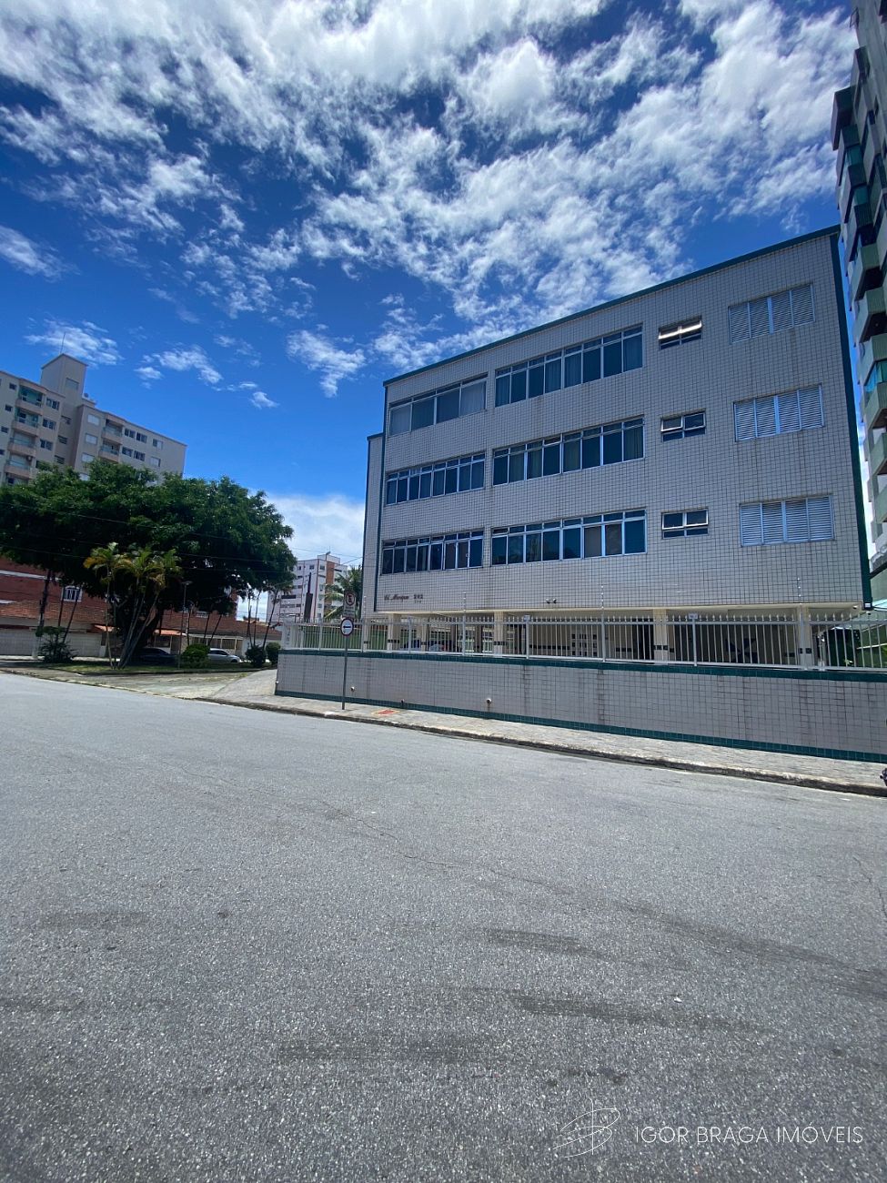 EXCELENTE APARTAMENTO A 250M DO MAR COM LAZER COMPLETO