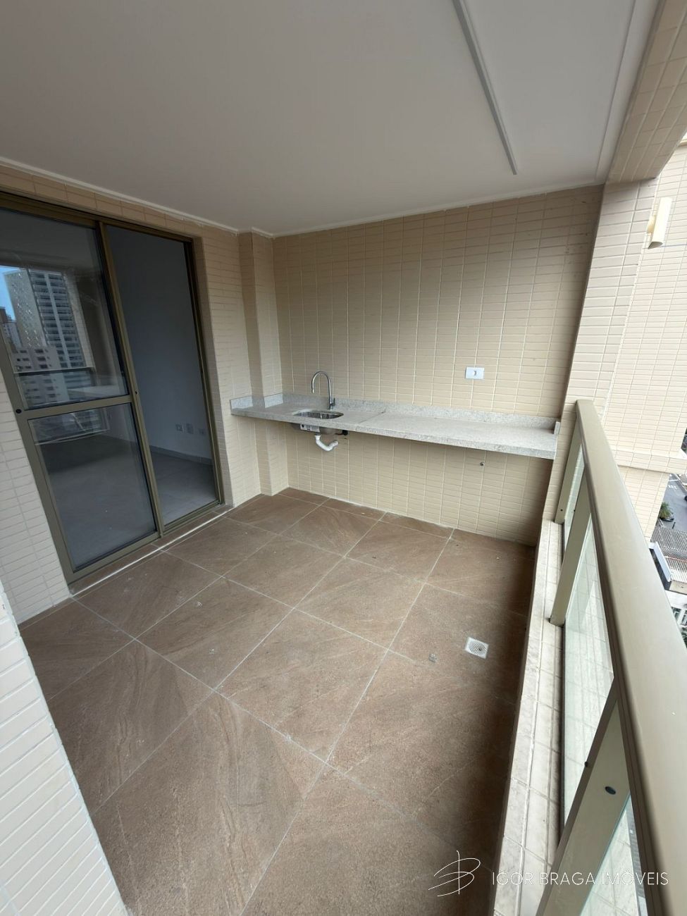 EXCELENTE APARTAMENTO, À 850M DO MAR E LAZER COMPLETO