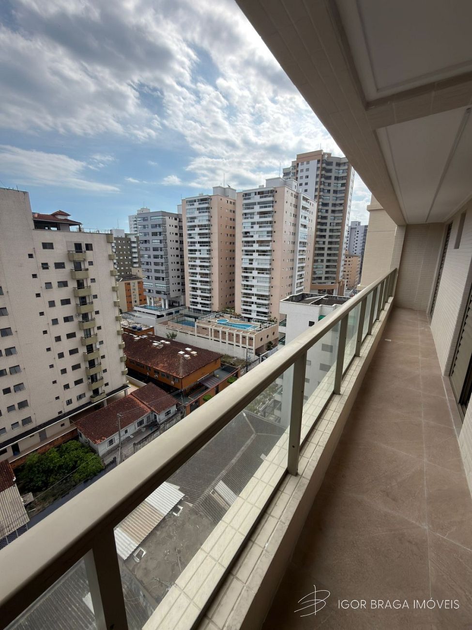 EXCELENTE APARTAMENTO, À 850M DO MAR E LAZER COMPLETO