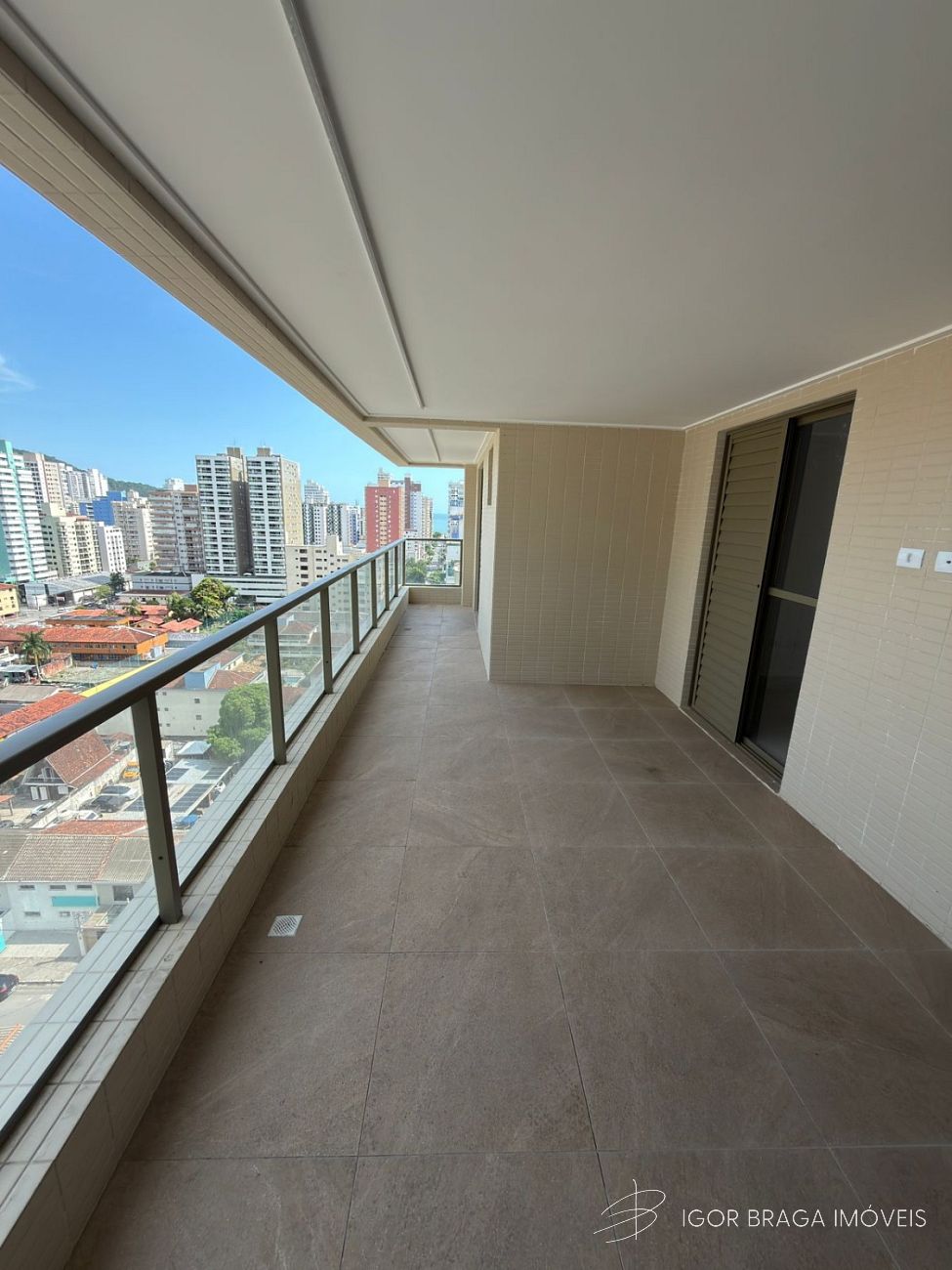 EXCELENTE APARTAMENTO, À 850M DO MAR E LAZER COMPLETO